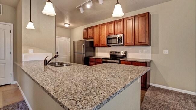 Primary Photo - Highlands at Red Hawk