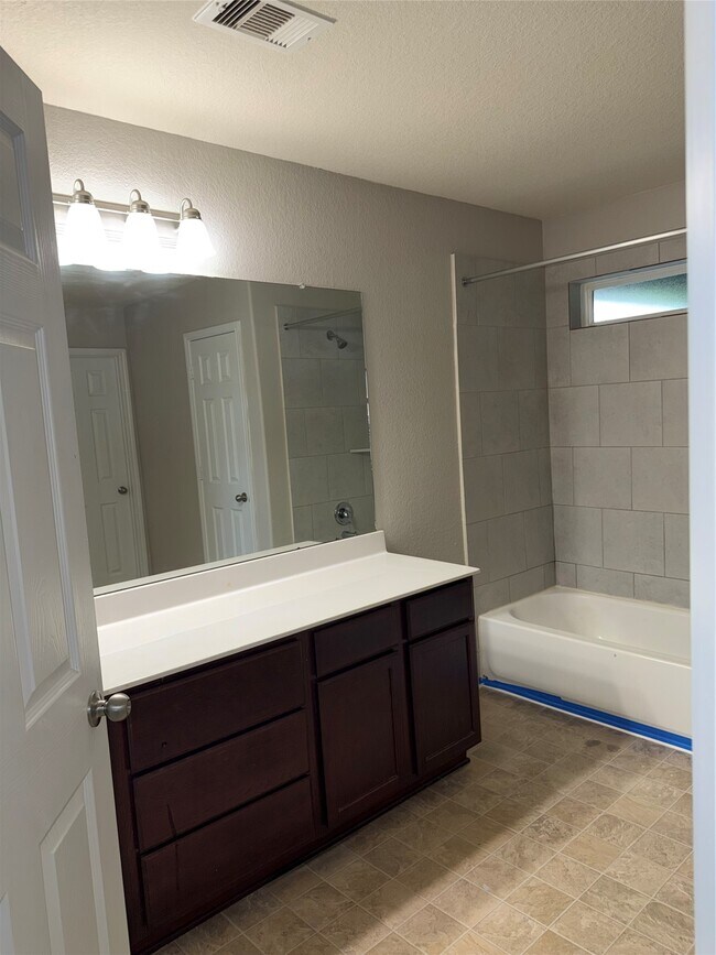 Building Photo - 2227 Sanders Brook Dr