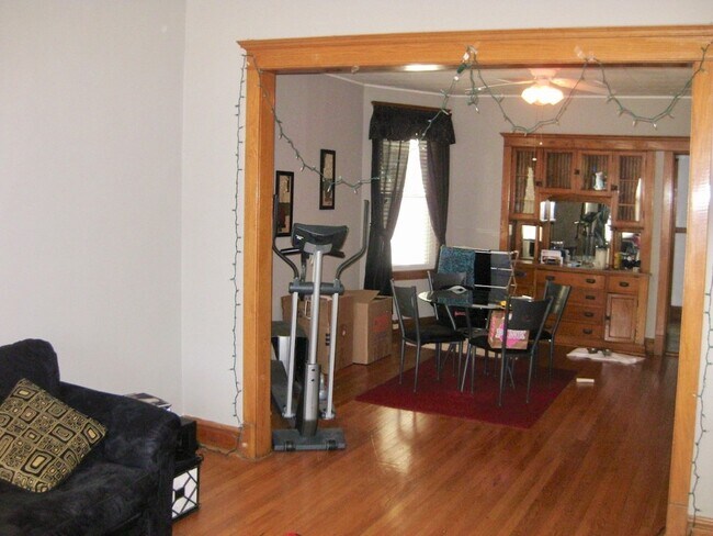 Building Photo - 1414 W Henderson St