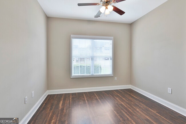 Building Photo - 227 Village Park Dr