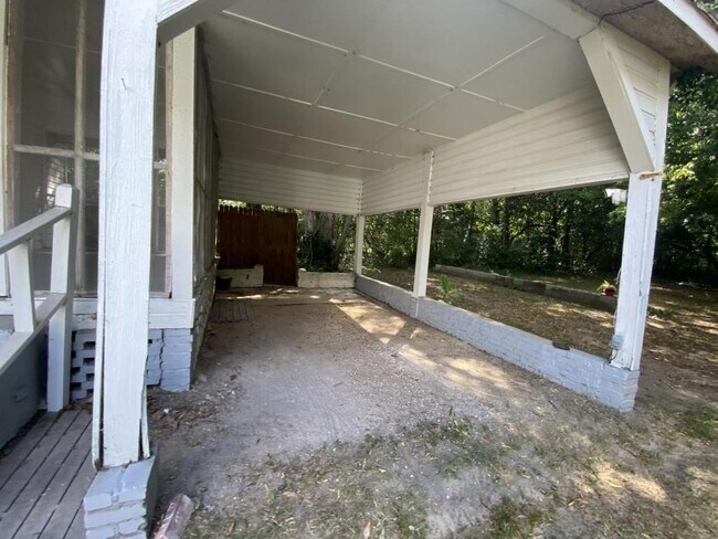 Building Photo - 175 E Beech St