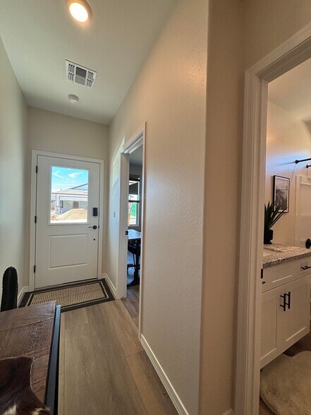Building Photo - 1204 Tranquil Ln