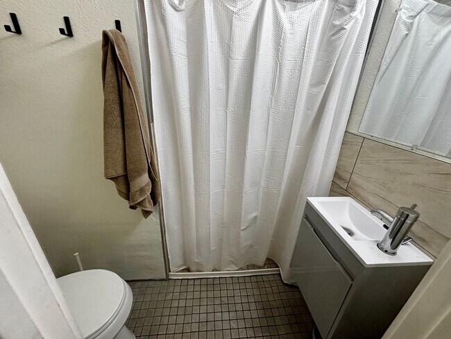 Building Photo - 505 W C St