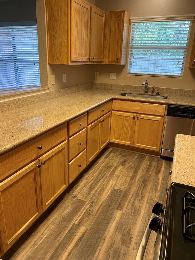 Building Photo - 32 Skystone Ct