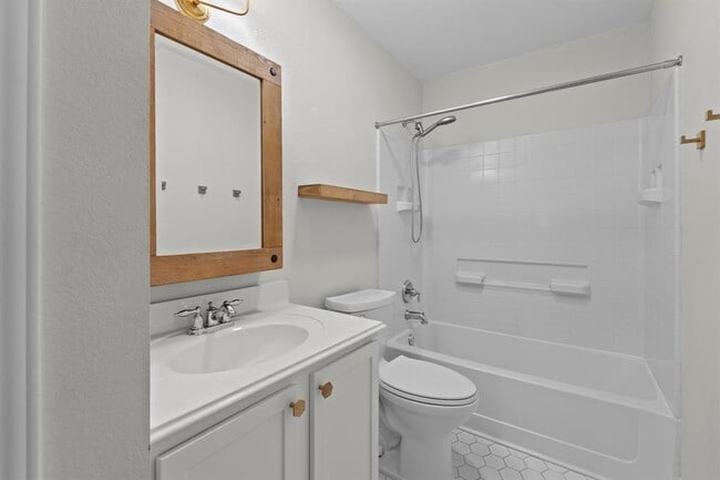 Building Photo - 309 Creek Ridge Ln