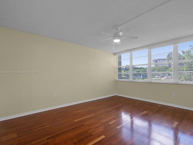 Building Photo - 1000 St Charles Pl