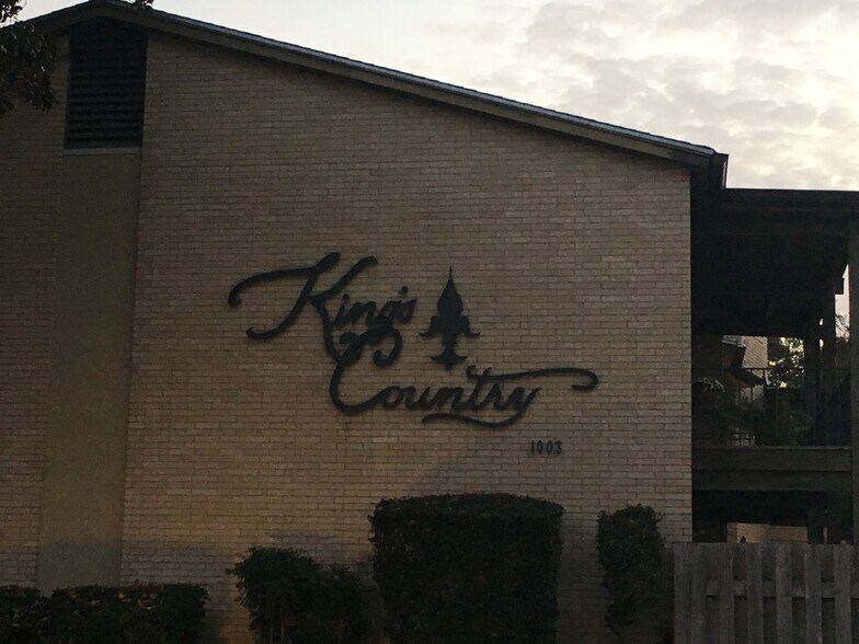 Quiet residential complex - 1008 S College Rd