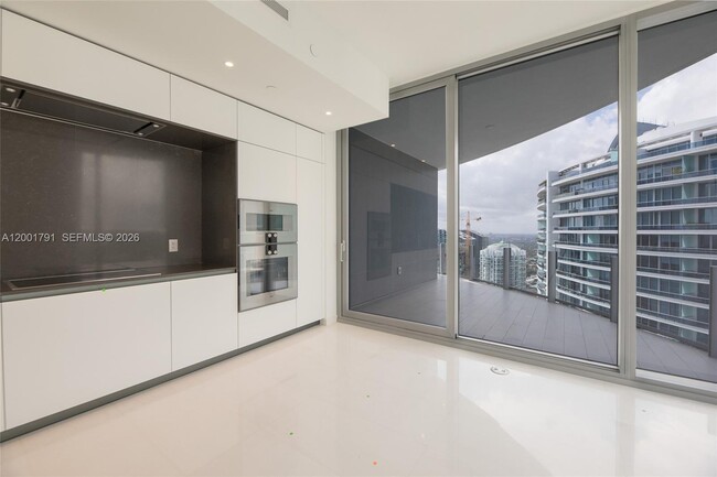 Building Photo - 300 Biscayne Blvd Way