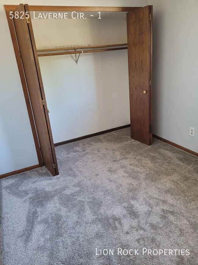 Building Photo - 5825 Laverne Cir N