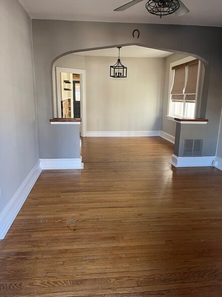 Dining/living room - 4940 Walsh St