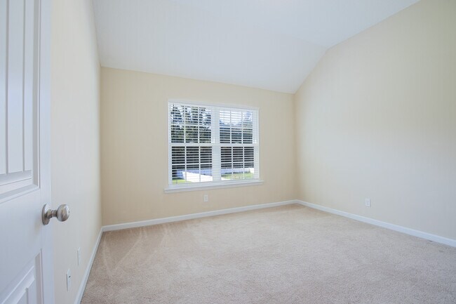 Building Photo - 678 Red Oak Ln