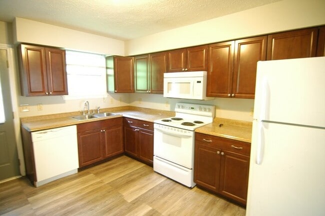 Building Photo - 2 Bedroom Inglewood Duplex!
