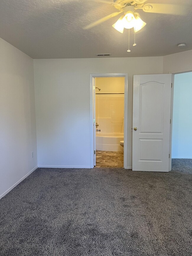 Building Photo - 16149 Sunnyfield Ave