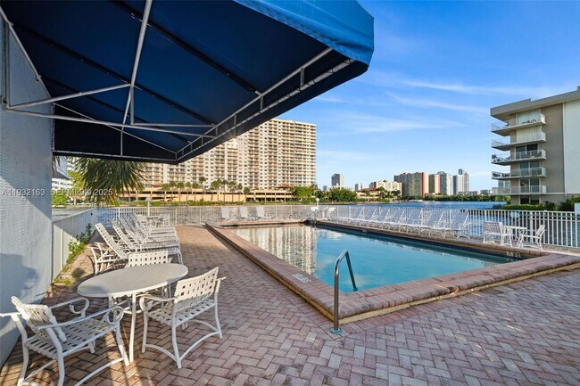 Building Photo - 4000 NE 170th St