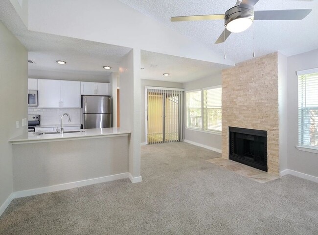 Building Photo - 412 E William Cannon Dr