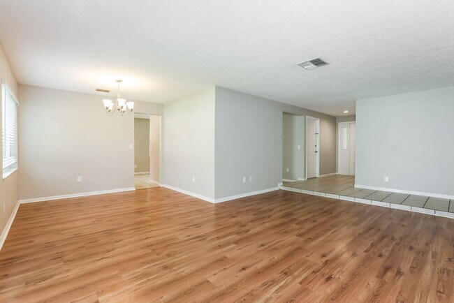 Building Photo - 3207 Acapulco Dr