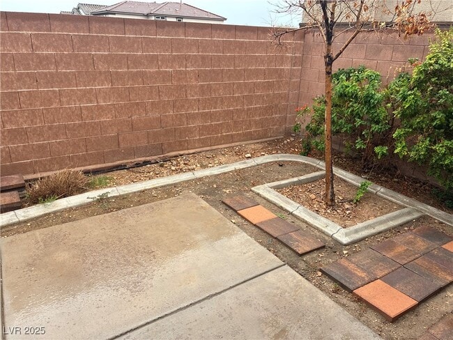 Building Photo - 5774 Blackbirch St