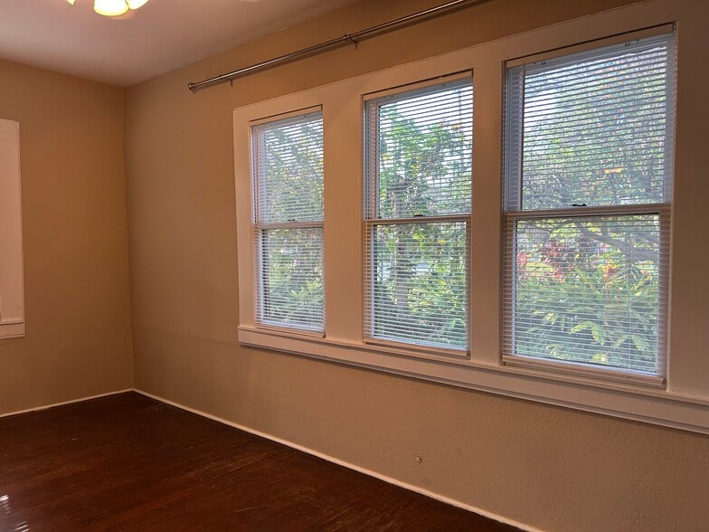 Building Photo - 609 N 15th St