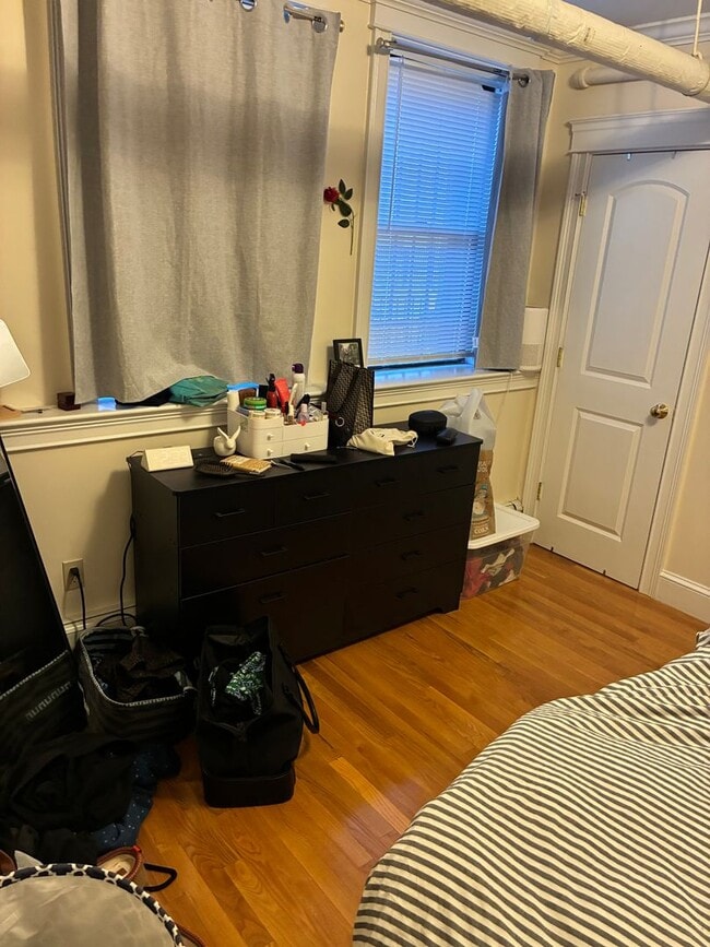 Building Photo - Great Deal on Allston 1bed / 1bath available 2/1/2026
