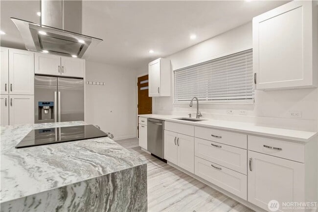 Building Photo - Lower Kennydale 3 bed/2 bath Rambler!