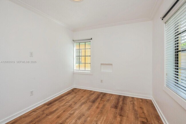 Building Photo - 1222 Salzedo St