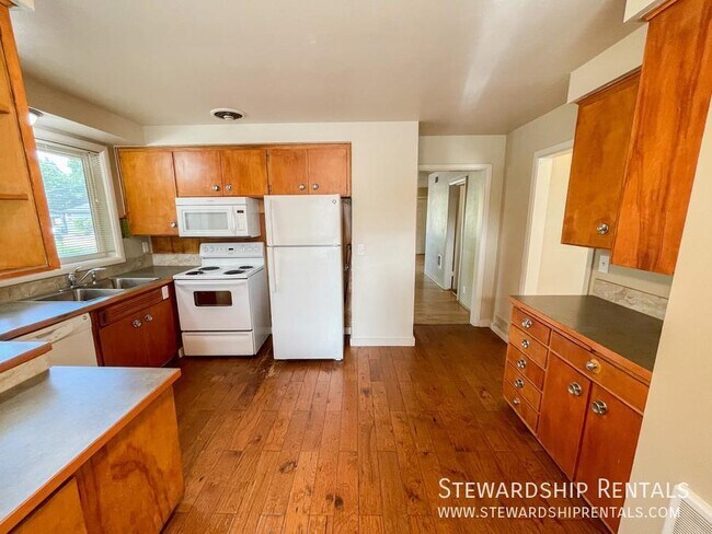 Building Photo - 1389 Ferry St
