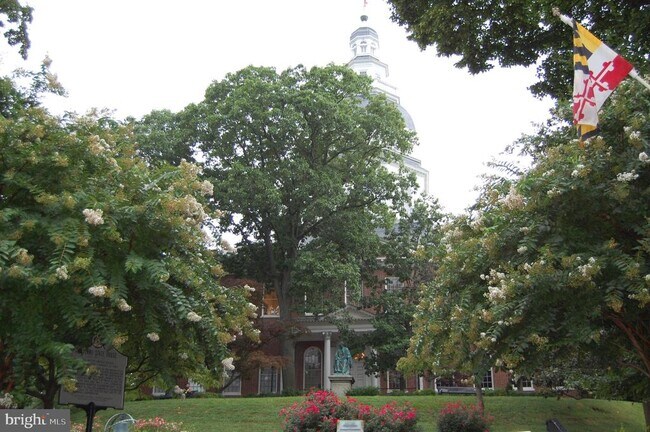 Building Photo - 2709 Summerview Way