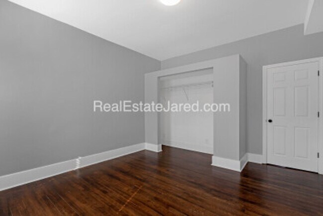 Building Photo - Beautiful, Fully Renovated BU West Campus 4 Bed/2 Bath on Glenville Ave in Allston for 9/1/2026