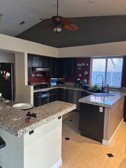 Building Photo - 518 Dawn Cove Dr