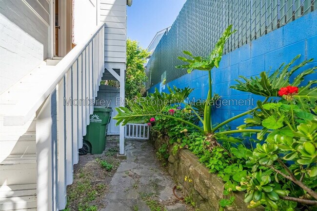 Building Photo - 731 Mermaid Ave