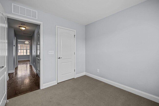 Building Photo - 6052 Kentworth Dr