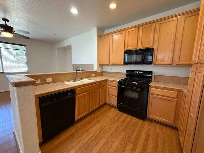 Building Photo - Great 3 Bedroom In Elk Grove