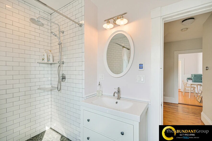 Building Photo - 44 Cottage St