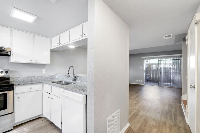 Building Photo - 11003 Mt Boracho Dr