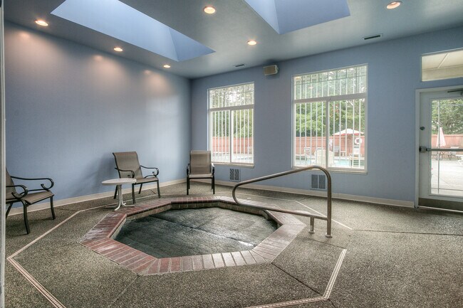 Building Photo - Beautiful 3 Bedroom Bordeaux Condo with 2 ...
