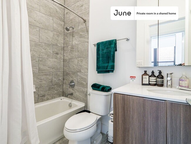 Building Photo - Room in Shared 4 bed/2 bath home