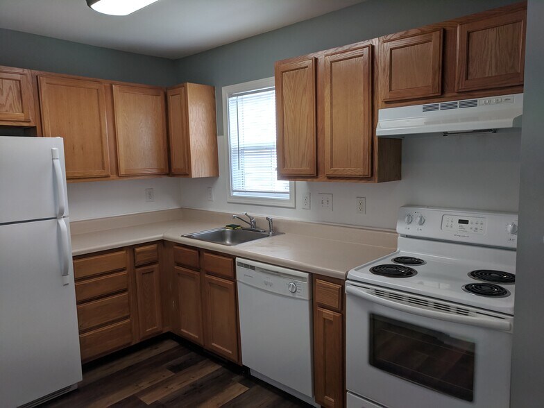 Kitchen - 202 Alde St