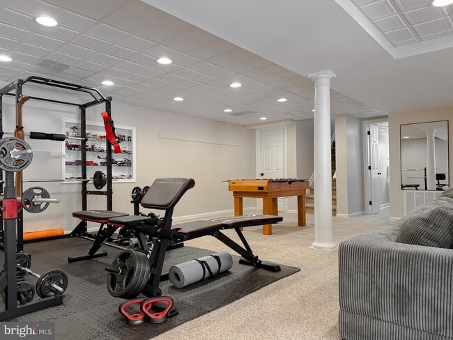 Building Photo - 23185 Pembrook Dr