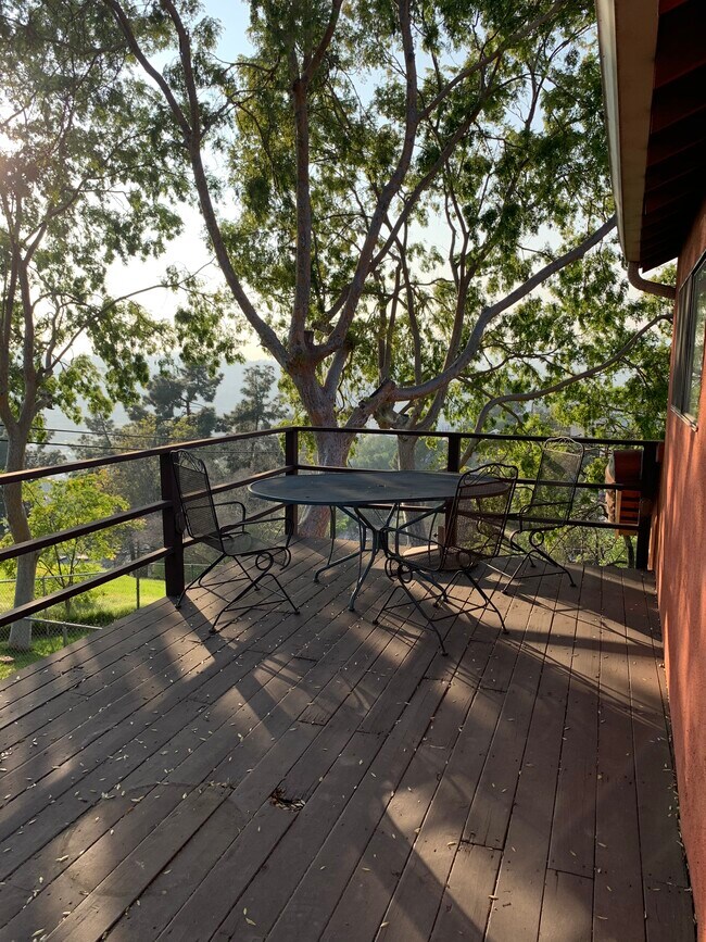 Building Photo - 1638 W Kilbourn St