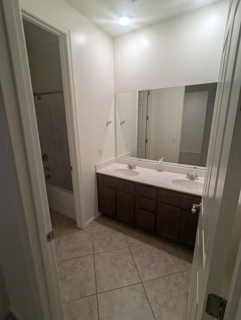 Building Photo - 10242 S Pantano Knolls Dr