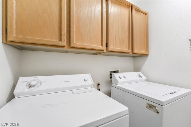 Building Photo - 17 Sandwedge Dr