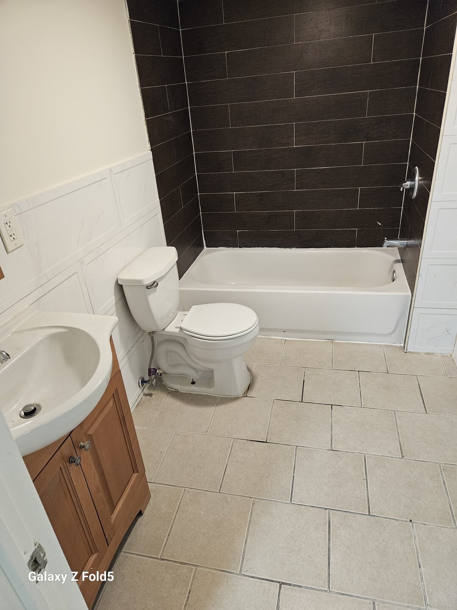 Building Photo - 424 Leslie St