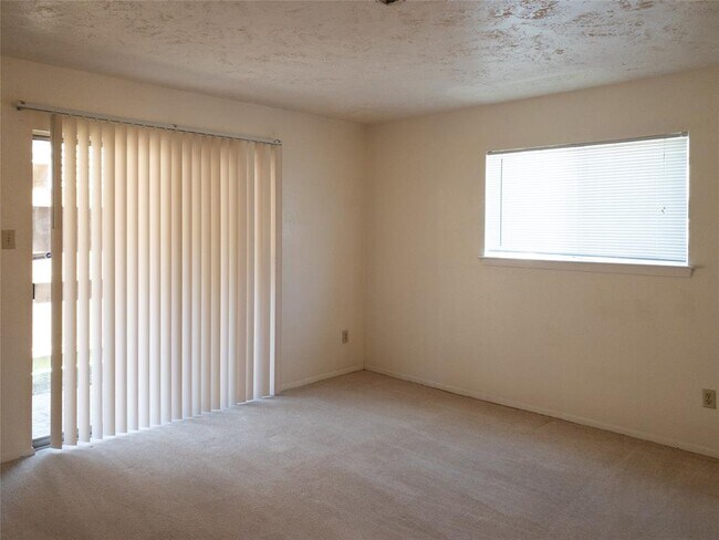 Building Photo - 10555 Turtlewood Ct