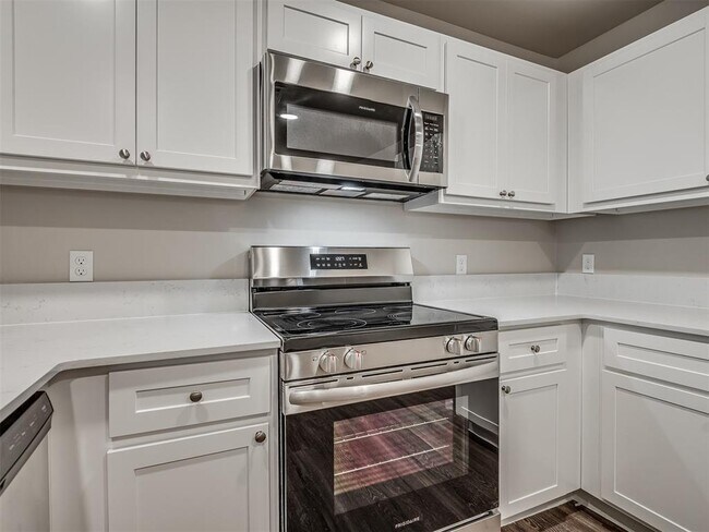 Building Photo - 206 Gray St