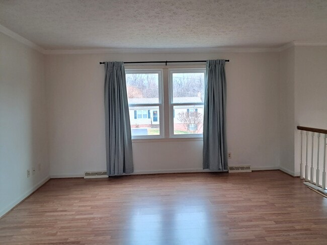 Building Photo - 114 Tomahawk Dr