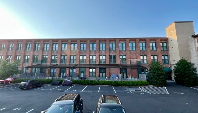 Building Photo - 200 Lincoln Ave
