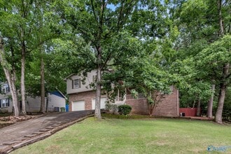 Building Photo - 2624 Excalibur Dr SE