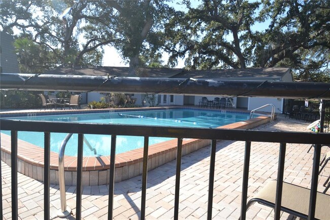 Building Photo - 718 Lyndhurst St