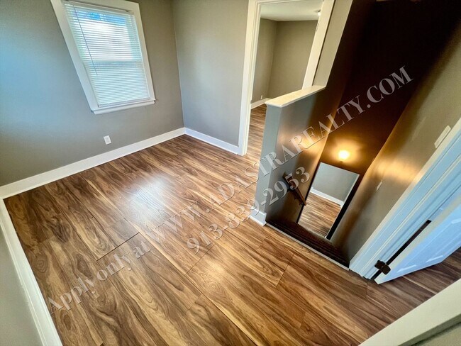 Building Photo - MOVE IN SPECIAL!! Updated 4 Bed 3 Bath Home in KCMO-Available NOW!! MOVE IN SPECIAL $200 OFF 2nd ...