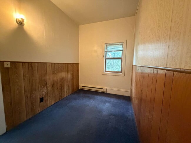 Building Photo - 3 Bedroom Student Rental New UW-Eau Claire - Available Now!